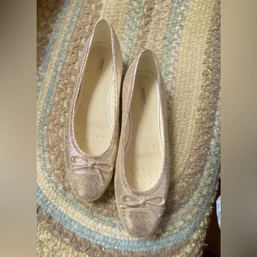 🌟 Holiday Glamour 🌟 Geox Respira Gold Ballet Flat US Sz 9 like new Barely Worn. - Picture 4 of 6